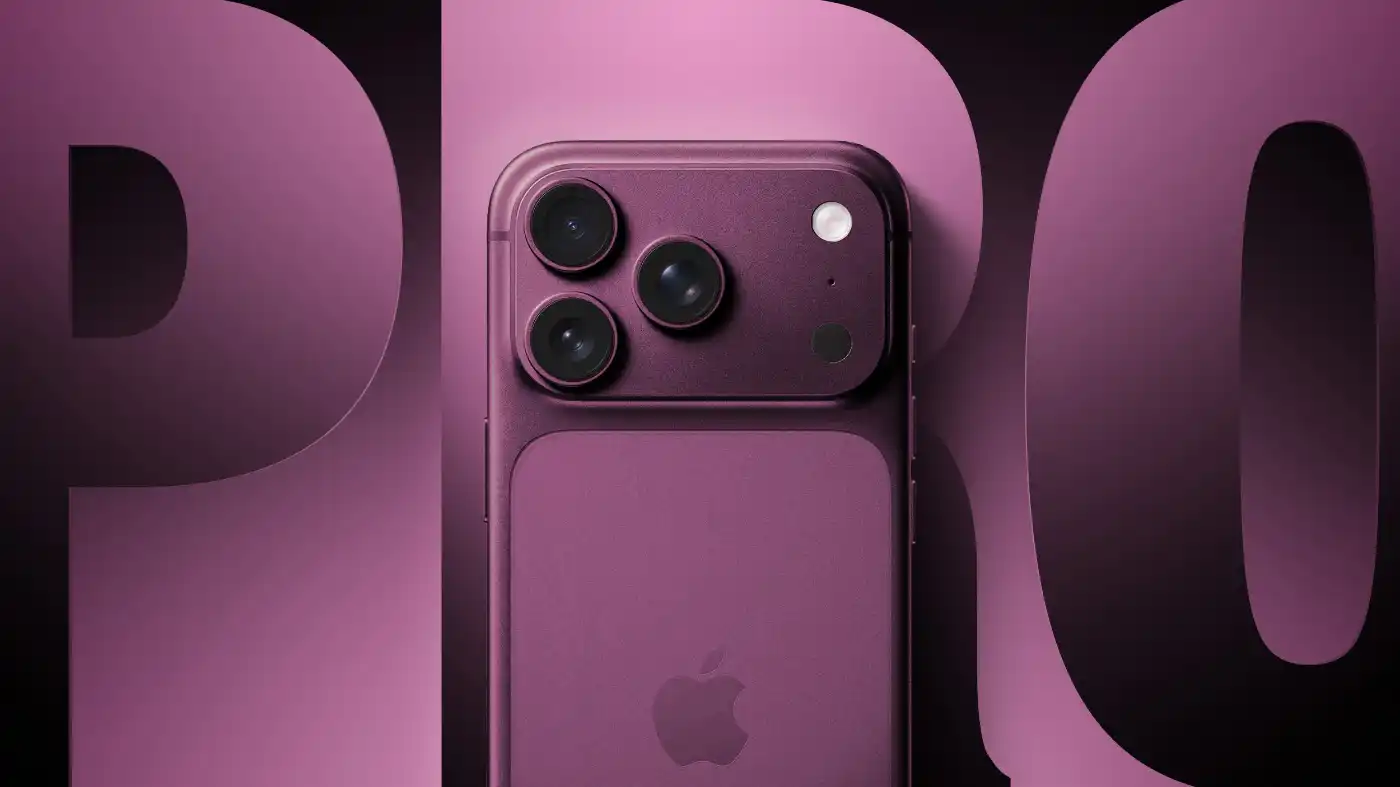 Kvinna packar upp iPhone 18 Pro